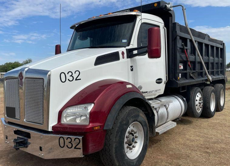 2016 Kenworth T880  dump truck