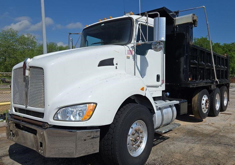 2011 Kenworth T440 dump truck